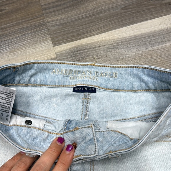 American Eagle Outfitters Light Wash high rise shortie Jean Shorts size 6 - Picture 3 of 7